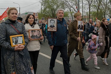 В «Бессмертном полку» прошли десятки тысяч оренбуржцев